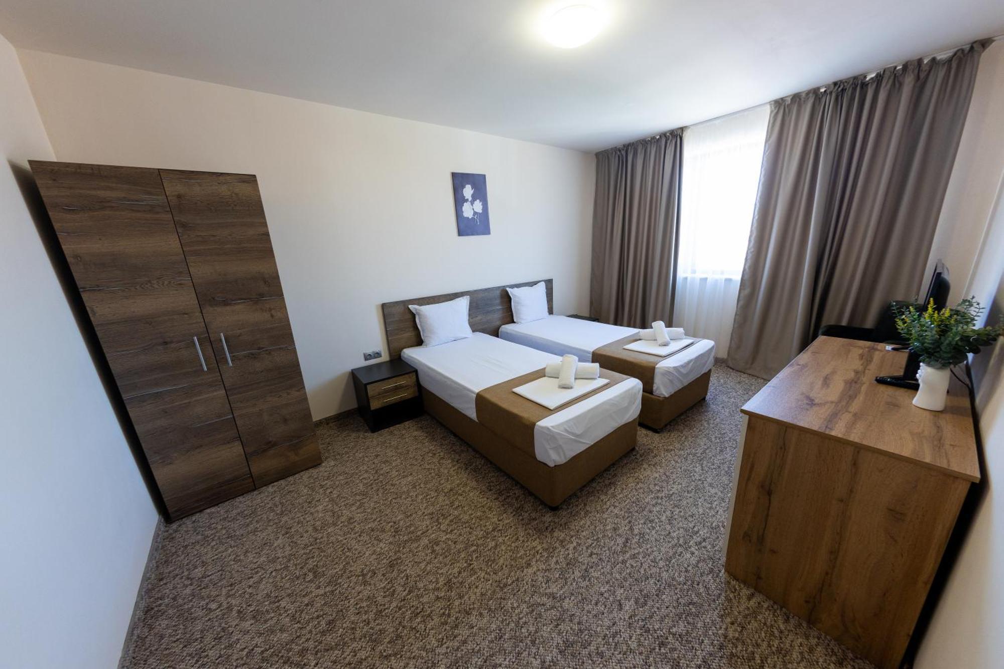 City Plaza Botevgrad Buitenkant foto