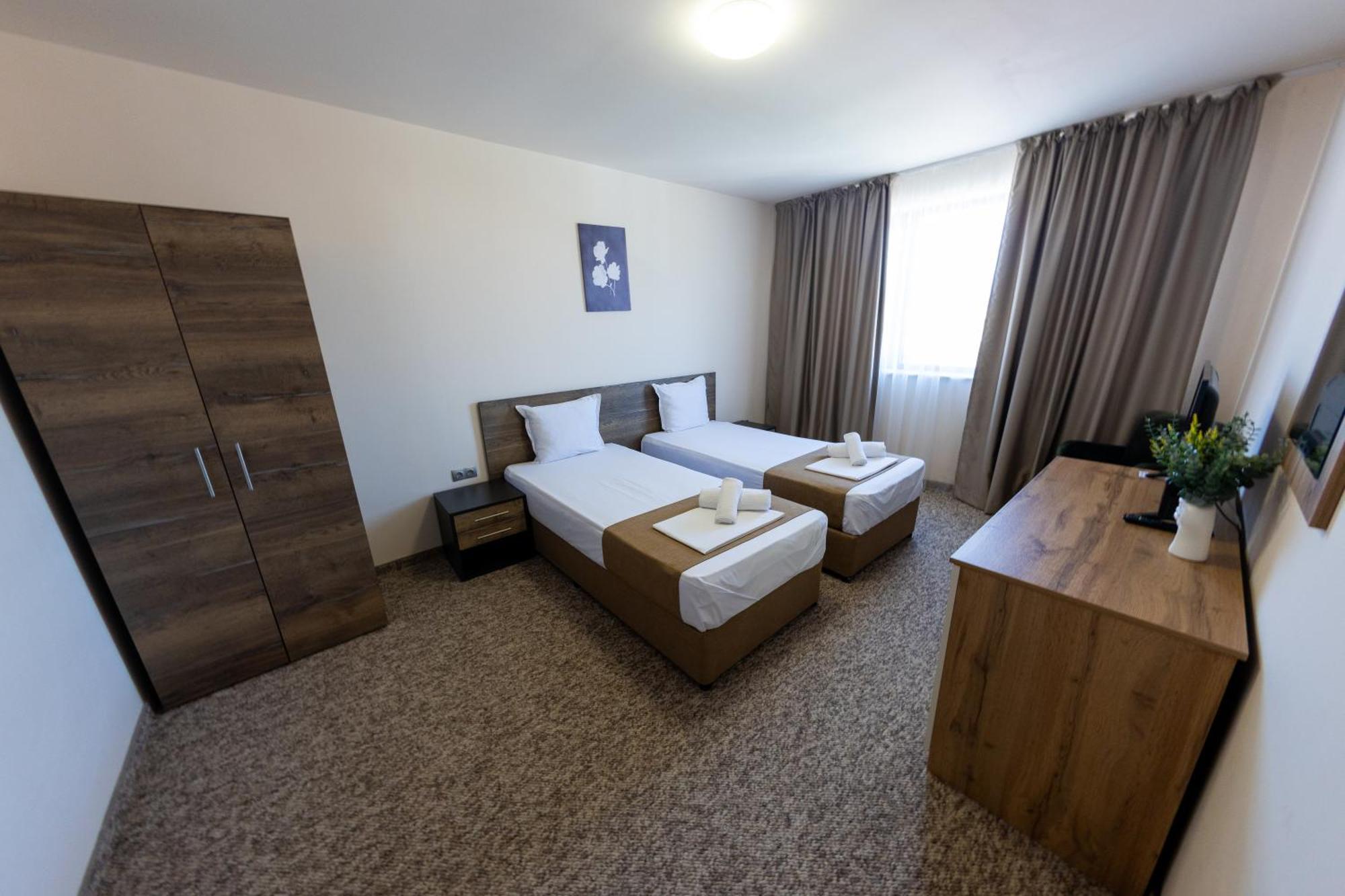 City Plaza Botevgrad Buitenkant foto