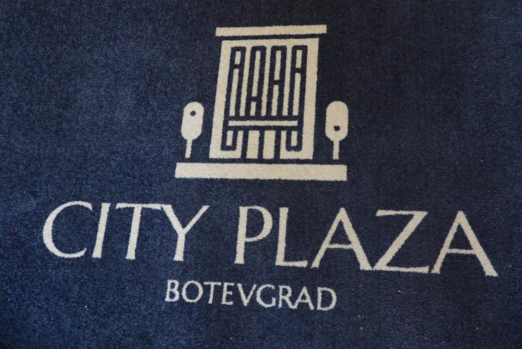 City Plaza Botevgrad Buitenkant foto